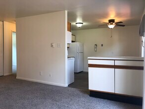 23B Oxford Vlg in Egg Harbor Township, NJ - Building Photo - Building Photo