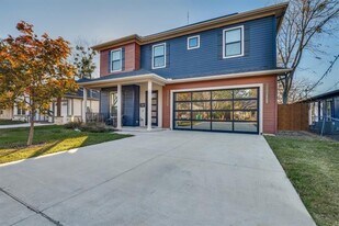 324 S Main St in Cedar Hill, TX - Building Photo