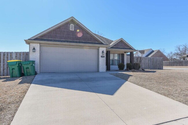 1031 Gardenia St in Centerton, AR - Building Photo - Building Photo