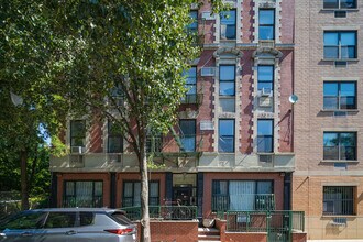 713 E Ninth St in New York, NY - Foto de edificio - Building Photo