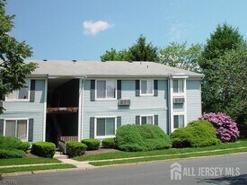 54 Norwich Pl in Franklin Township, NJ - Building Photo