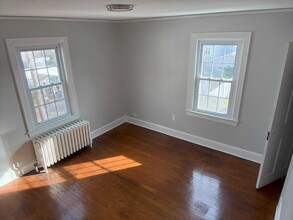 28 Spruce St, Unit 2nd Floor in New Rochelle, NY - Building Photo - Building Photo