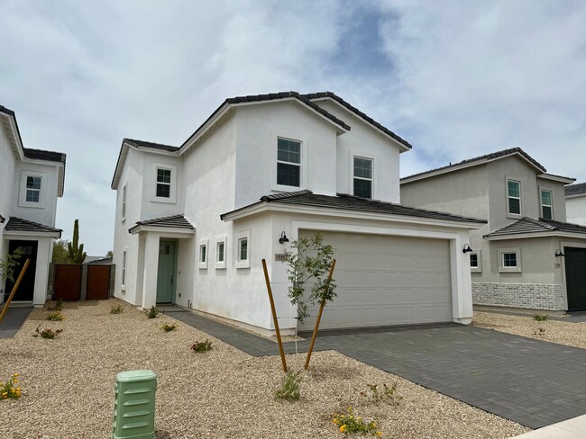property at 1552 N Pueblo Dr