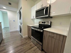 110 SW 12th St in Miami, FL - Foto de edificio - Building Photo