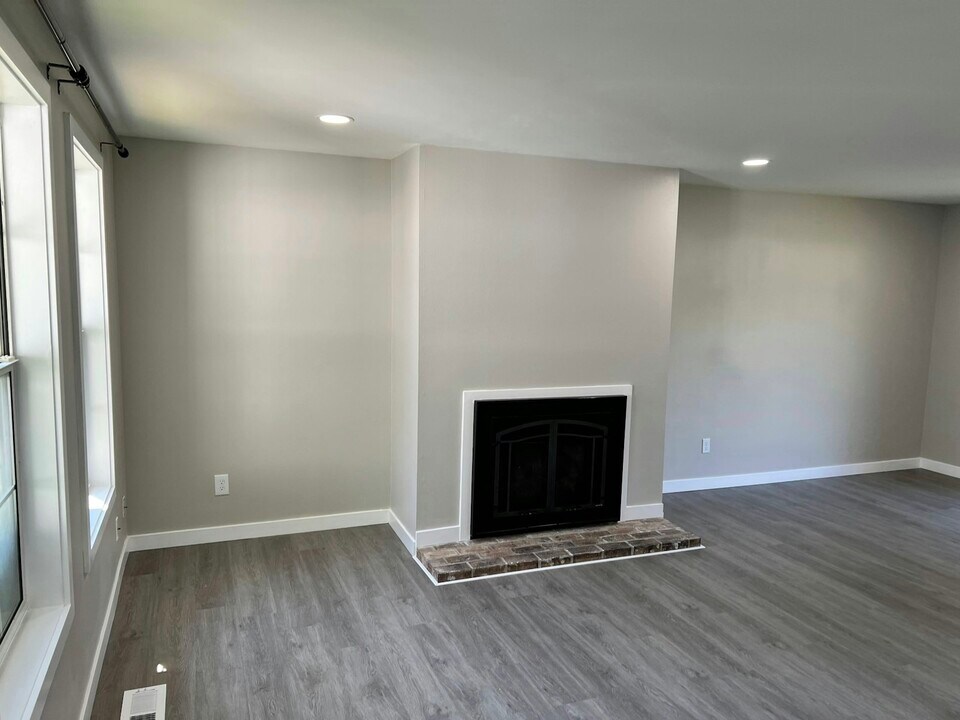 10284 NE 129th Ln in Kirkland, WA - Building Photo