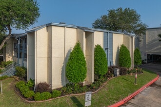 Lakeshore Condominiums in El Lago, TX - Building Photo - Building Photo