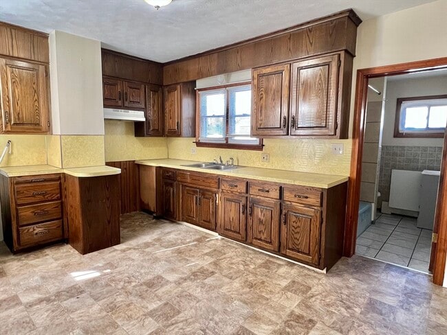 315 Main St in Springfield, MA - Building Photo - Building Photo