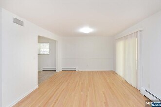 21-31-31 Ridge Rd in Ridgewood, NJ - Building Photo - Building Photo