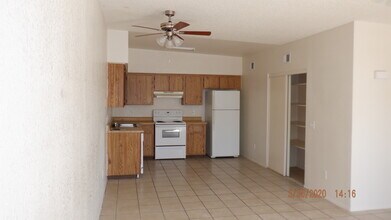 504 E Montebello Ave, Unit 3 in Apache Junction, AZ - Foto de edificio - Building Photo