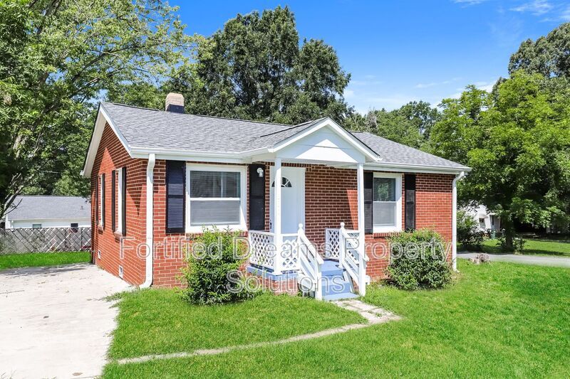 630 Lincoln St in Burlington, NC - Building Photo