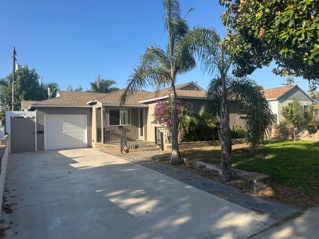 property at 2615 Armour Ln
