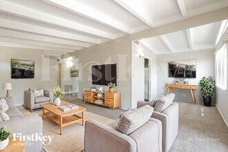 333 S Mallard St in Las Vegas, NV - Building Photo - Building Photo