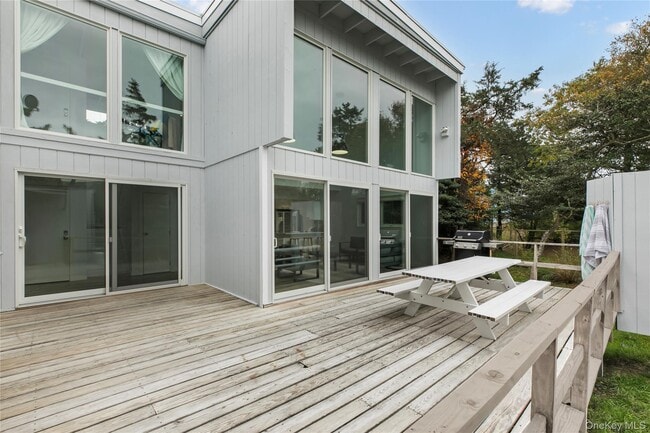 54 Thompson Ave in Brookhaven, NY - Building Photo - Building Photo