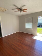 311 S 3rd St in La Porte, TX - Building Photo - Building Photo