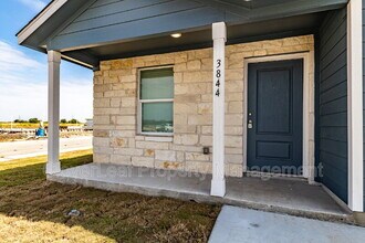 3844 Low Tide in Seguin, TX - Building Photo - Building Photo