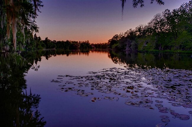58 Lake Rd in Lake Jackson, TX - Foto de edificio - Building Photo