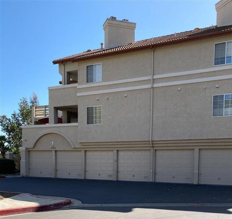 11375 Affinity Ct in San Diego, CA - Foto de edificio