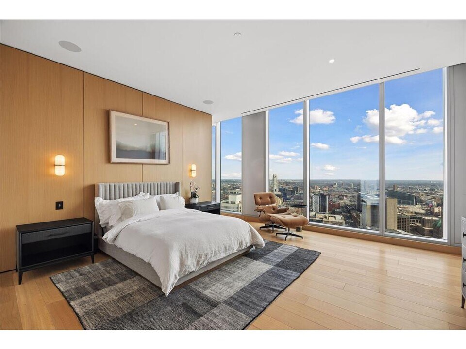 255 Hennepin Ave in Minneapolis, MN - Building Photo