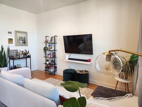 918 W Belmont Ave in Chicago, IL - Foto de edificio - Building Photo