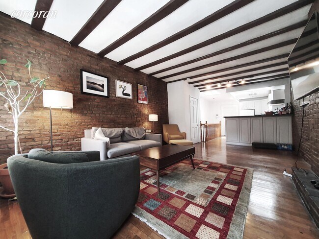 349 W 30th St-Unit -: 2 in New York, NY - Building Photo - Building Photo