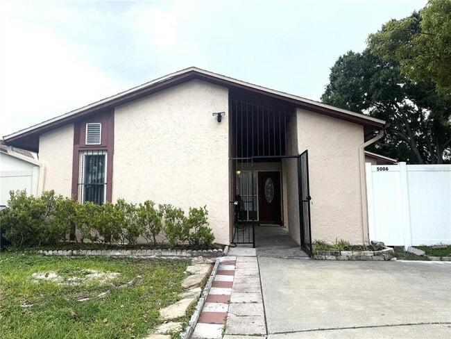 5006 Parkhill Dr in Tampa, FL - Building Photo - Building Photo
