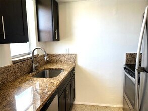 270 NE 40th St in Oakland Park, FL - Building Photo - Building Photo