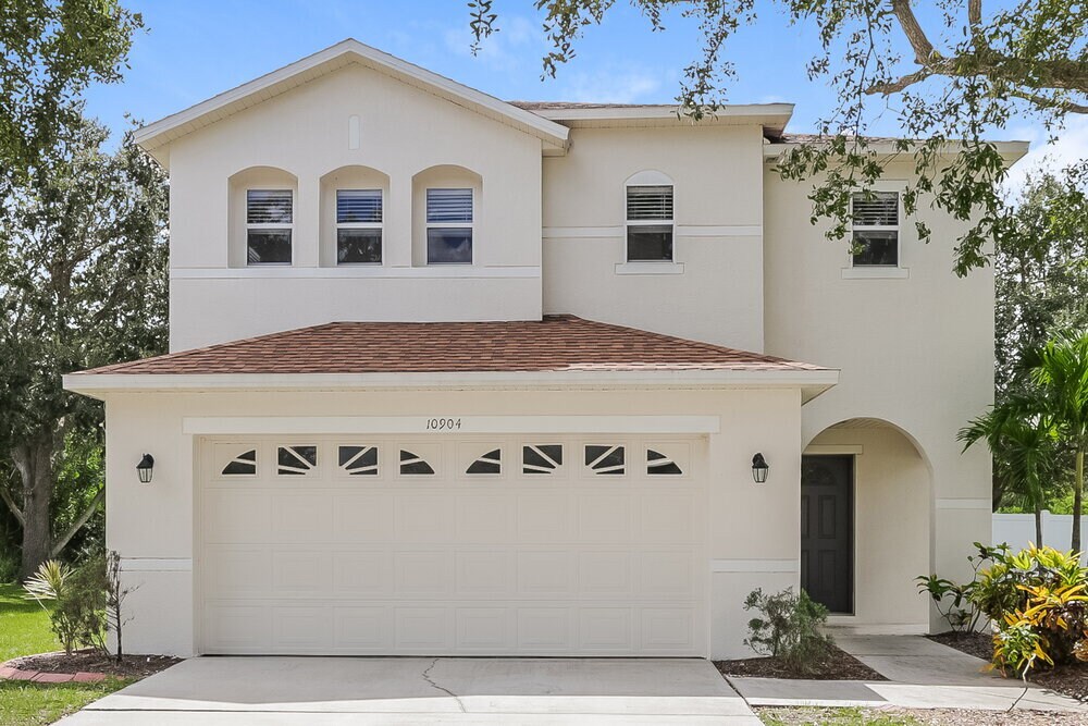 10904 Golden Silence Dr in Riverview, FL - Building Photo