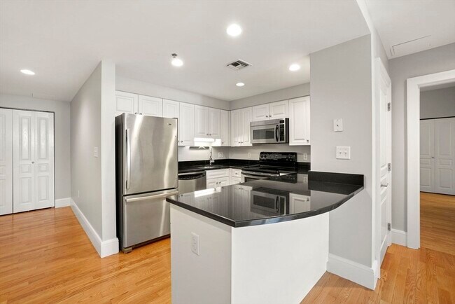 1387 Washington St in Boston, MA - Building Photo - Building Photo