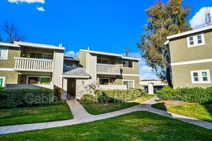 27648 Susan Beth Way in Santa Clarita, CA - Building Photo