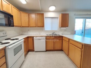 4776 Mt Adams View Dr in West Richland, WA - Building Photo - Building Photo