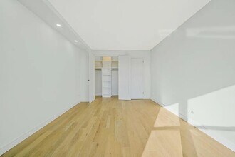 460 E 79th St in New York, NY - Building Photo - Building Photo