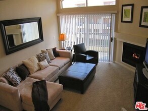 21520 Burbank Blvd in Los Angeles, CA - Building Photo - Building Photo