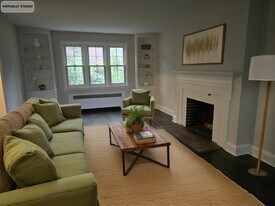 308 Eastway Ct in Baltimore, MD - Building Photo