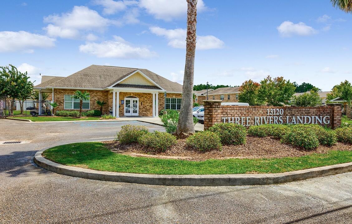 Three Rivers Landing in Gulfport, MS - Building Photo