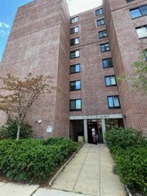 2130 Massachusetts Ave, Unit 5C in Cambridge, MA - Building Photo - Building Photo