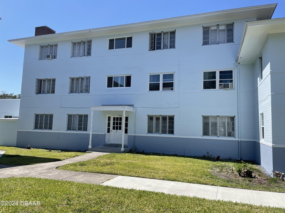 500 S Beach St in Daytona Beach, FL - Foto de edificio