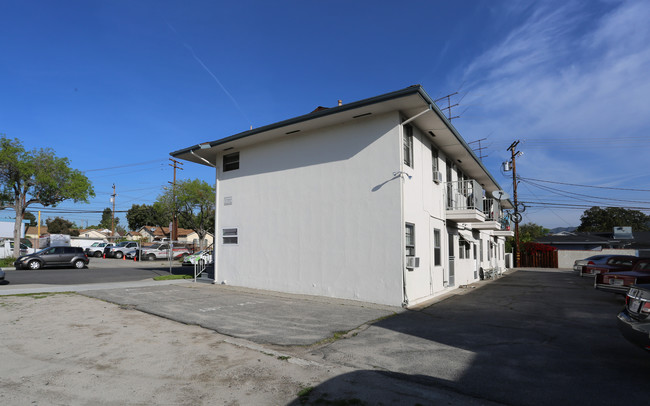 1200 Brighton St in Burbank, CA - Building Photo - Building Photo