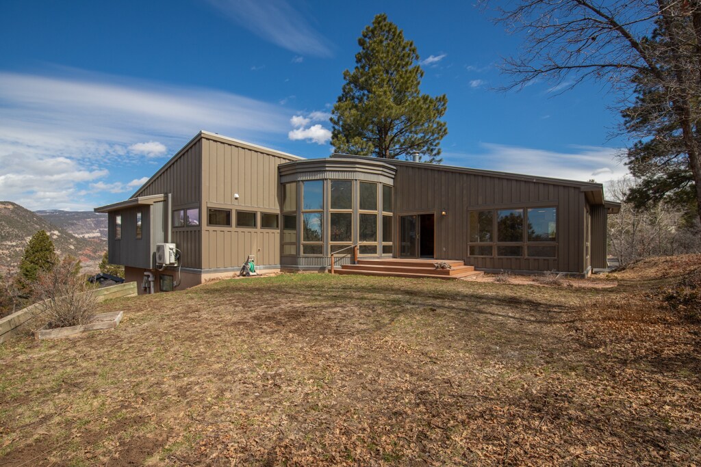 385 Highland Hill Dr in Durango, CO - Building Photo