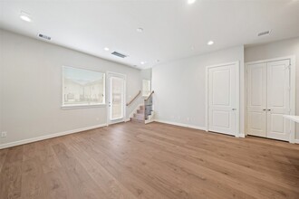 5910 Haring Ln in Houston, TX - Building Photo - Building Photo