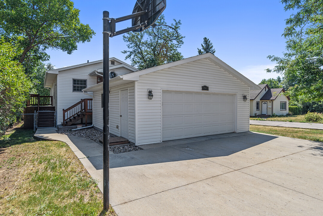 1942 Monte Vista Dr in Rapid City, SD - Foto de edificio