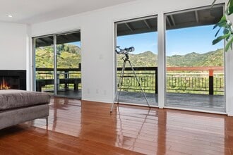 2843 Lambert Dr in Los Angeles, CA - Foto de edificio - Building Photo