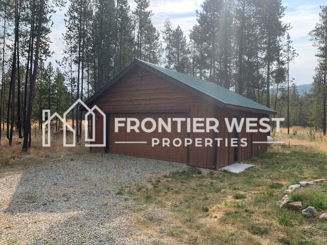 757 Griz Ln in Marion, MT - Building Photo - Building Photo