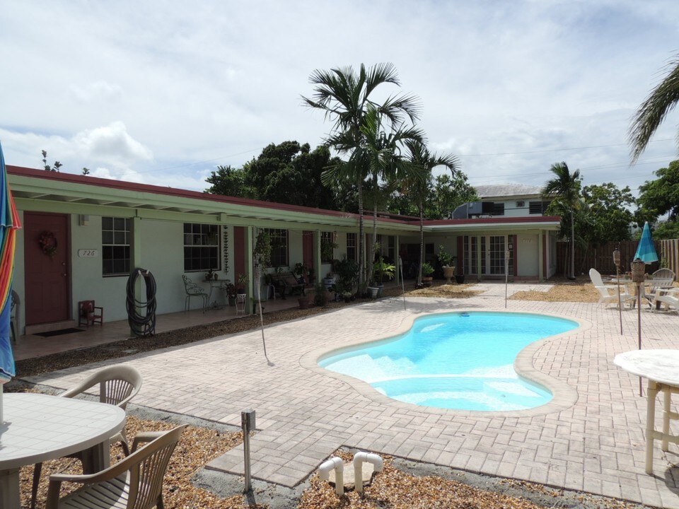 716-726 NE 7th St in Fort Lauderdale, FL - Building Photo