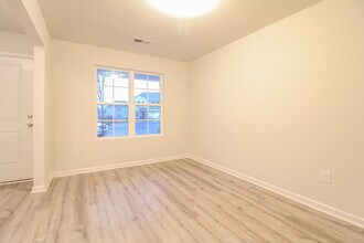 234 Celebration Ave in Anderson, SC - Foto de edificio - Building Photo