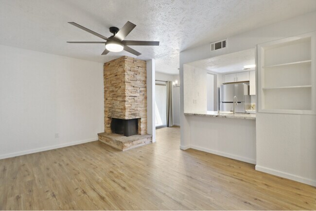 1620 N Wilmot Rd in Tucson, AZ - Building Photo - Building Photo