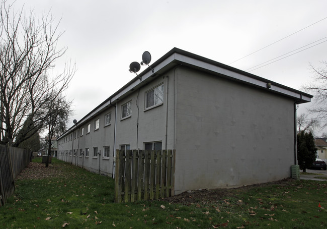 Rivercrest Apartments in Newberg, OR - Building Photo - Building Photo