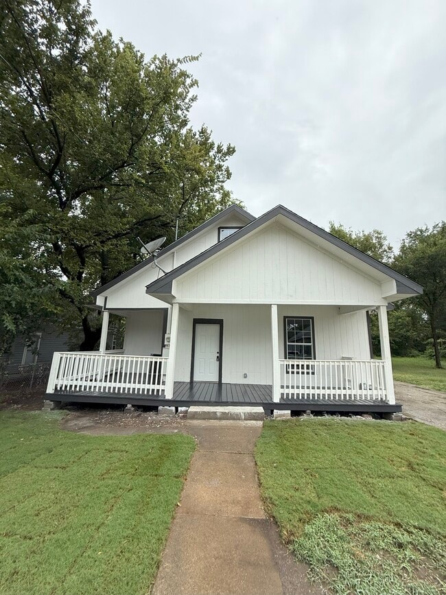 property at 323 W Cherry St