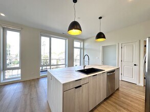 6340 W Belmont Ave in Chicago, IL - Foto de edificio - Building Photo