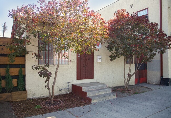 1412 W Florence Ave in Los Angeles, CA - Building Photo - Building Photo