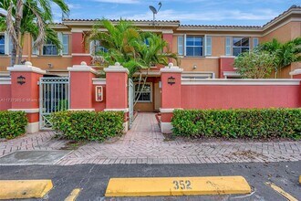 6141 NW 115th Pl, Unit 352 in Doral, FL - Building Photo - Building Photo